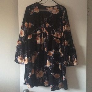 Cute blue floral dress, size large new without tag